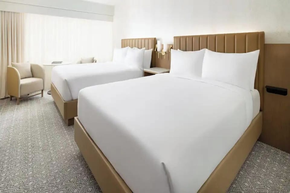 Unit with 2 Queen size beds. Interior and views may vary based on location and availability.