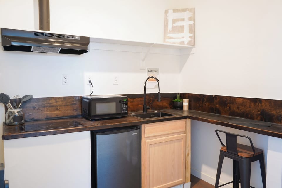 Two burner cooktop.