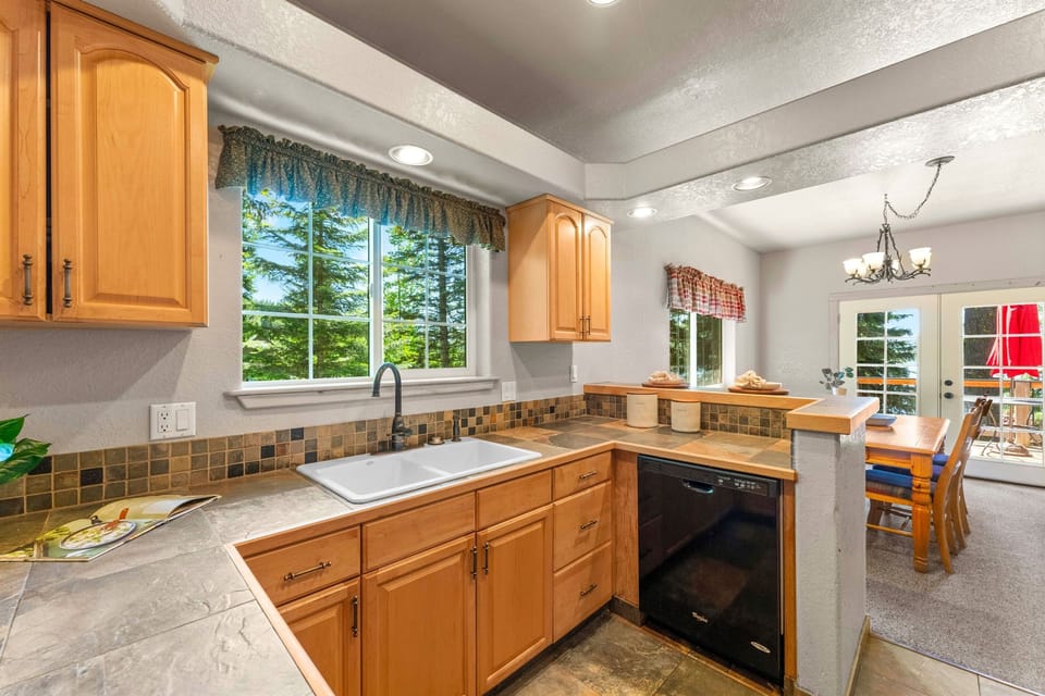 Hawks Nest Kitchen