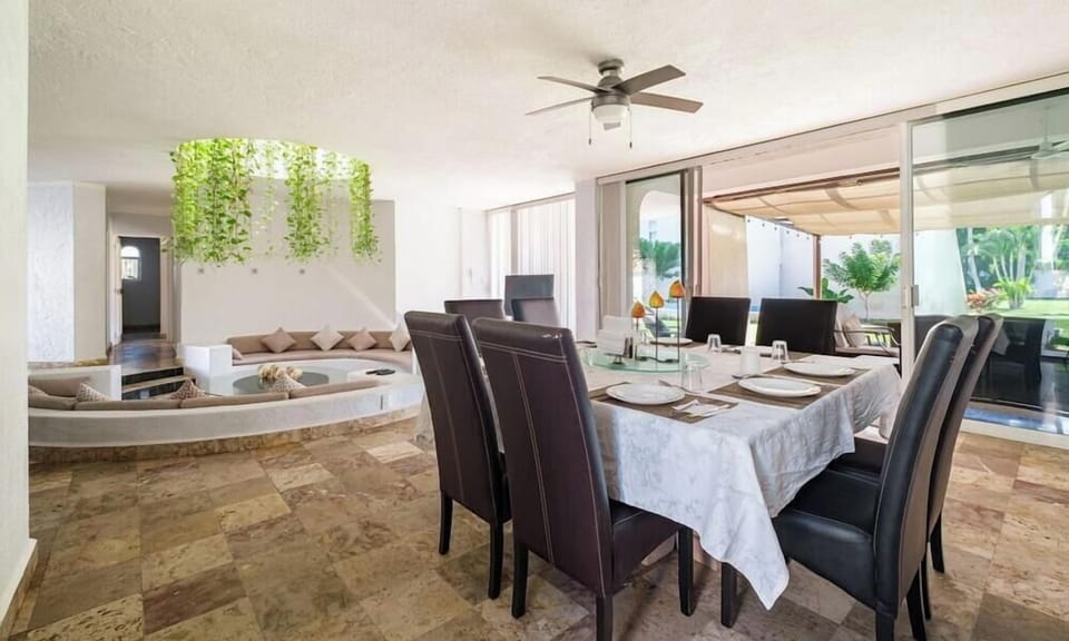 08.Dining table