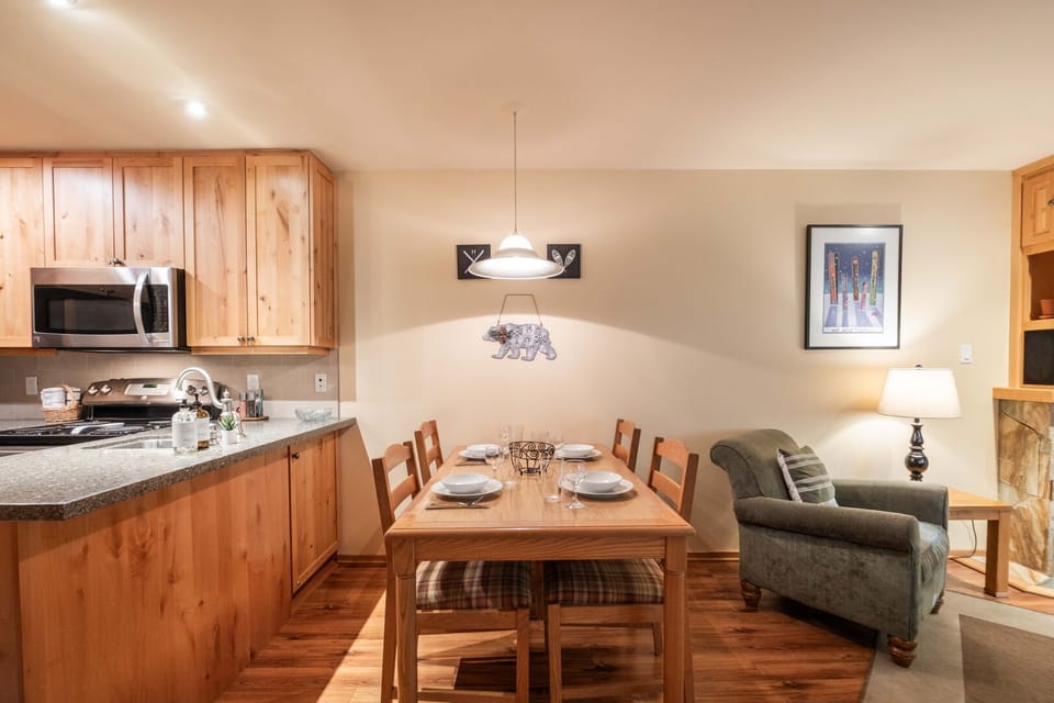 Dining area: Seats four people