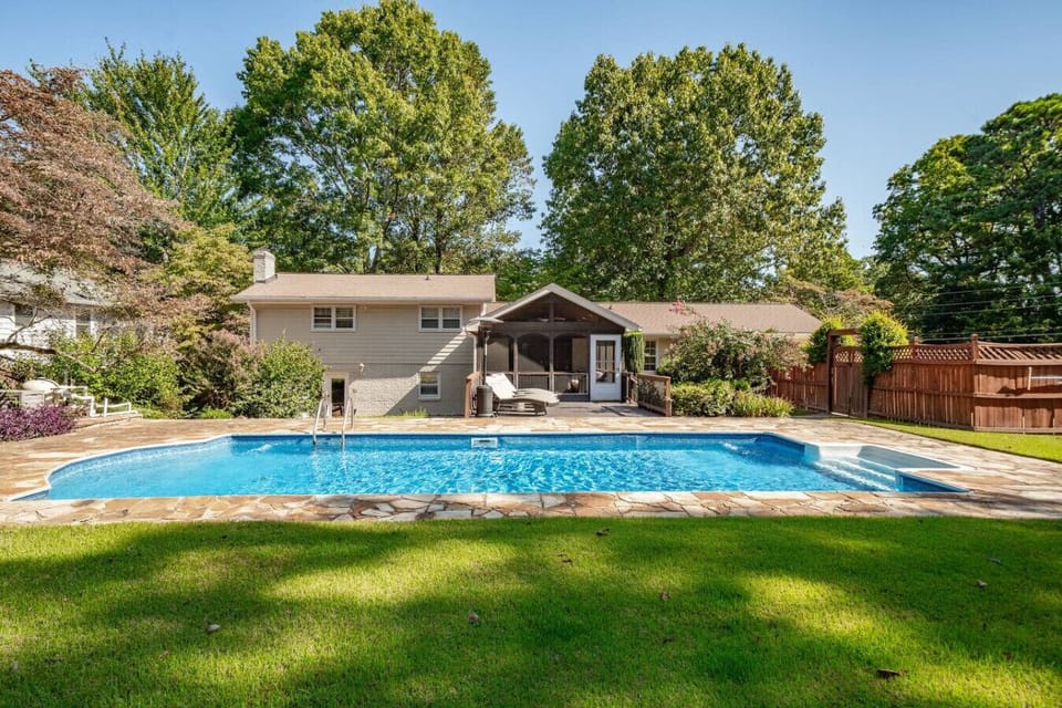 Spread out around the pool with the rest of the family or friends.   Hot days = cool drinks beside the pool