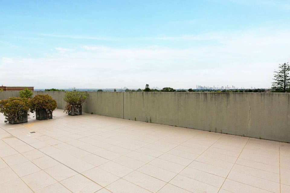 lift behind our parking space can go to level 6 this balcony(harbour bridge)