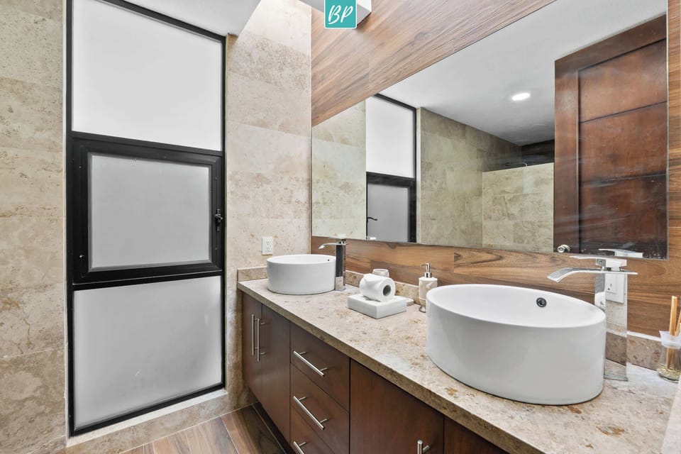 Main bathroom