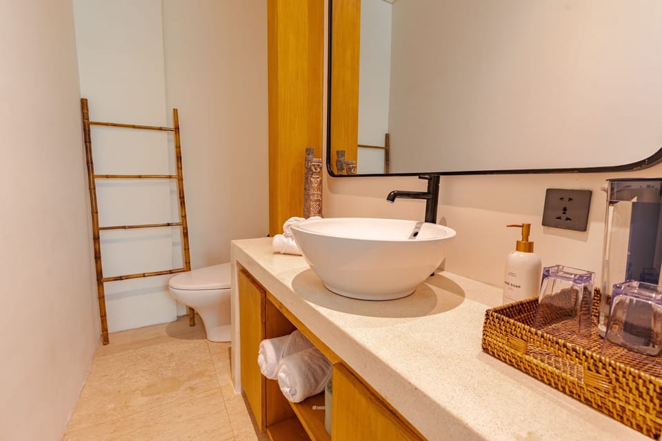 upstairs bathroom 