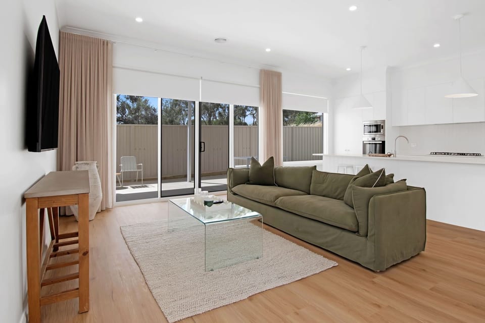 Living Area + Smart TV