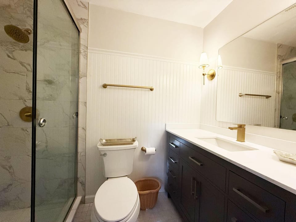 2BR Palm Manor – Pool, Tennis & Clubhouse (6168)