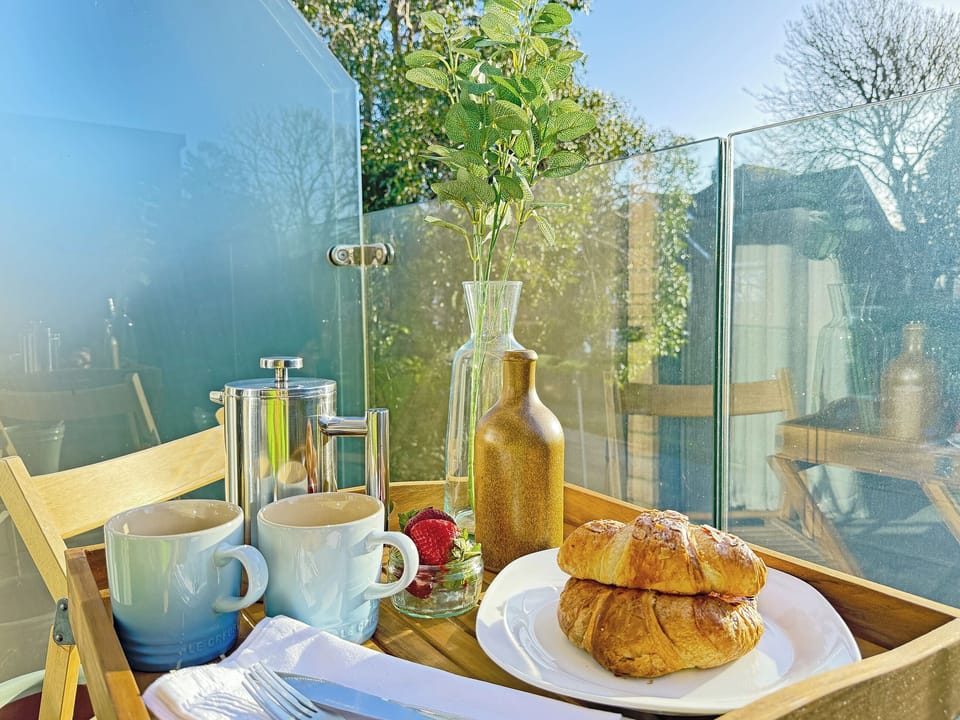 Sitting-out-area | The Swift House, Highcliffe, Christchurch