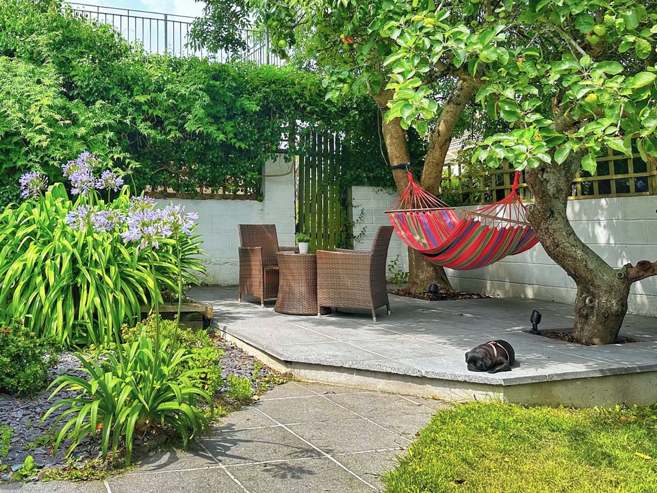 Sitting-out-area | East Winds, Salcombe