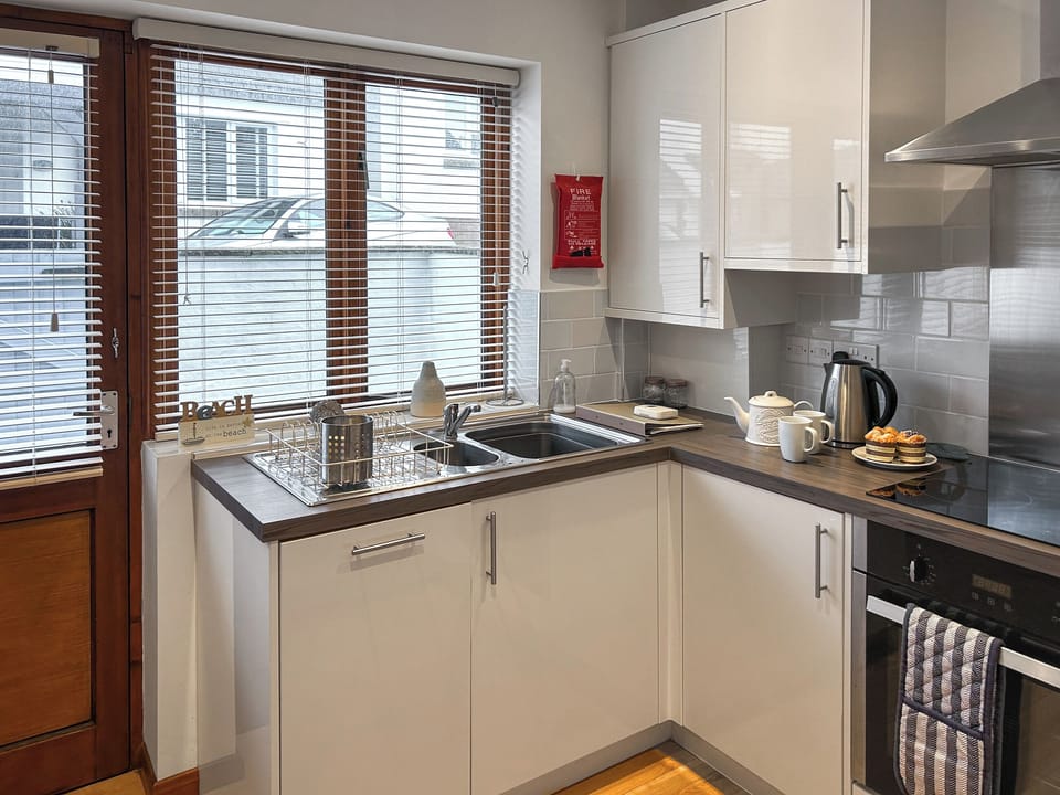 Kitchen | 4 Porth Cottages, Porth Newquay