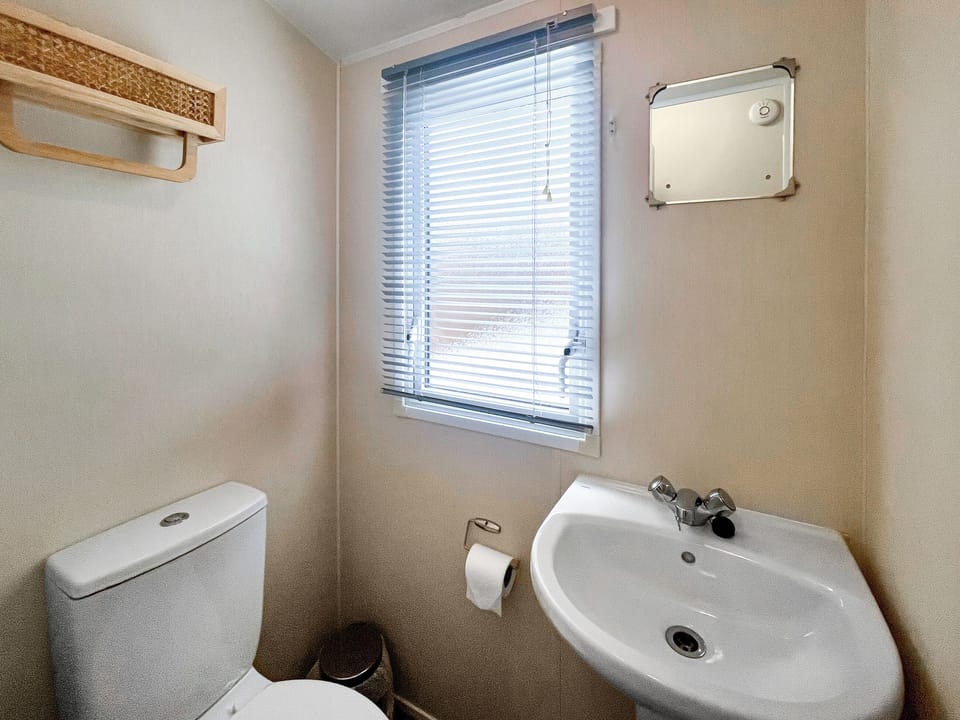 Bathroom | Jordana Lodge, Edzell