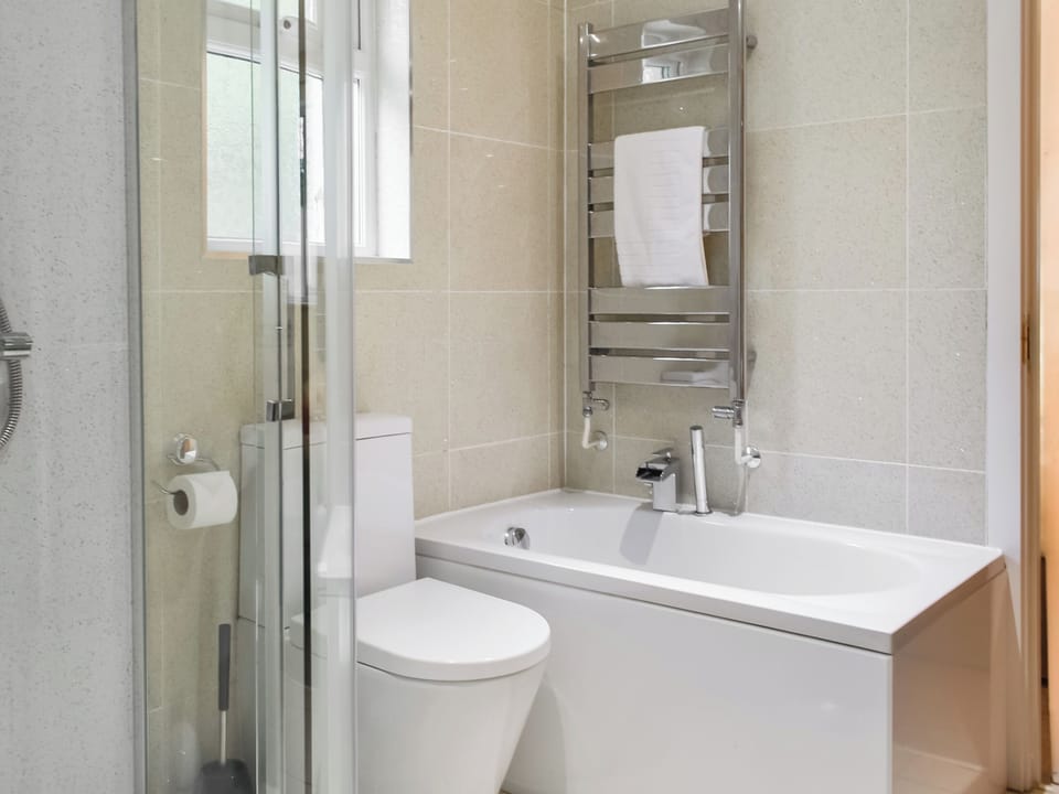 Bathroom | Oceans Away - Seasons Apartments, Woolacombe