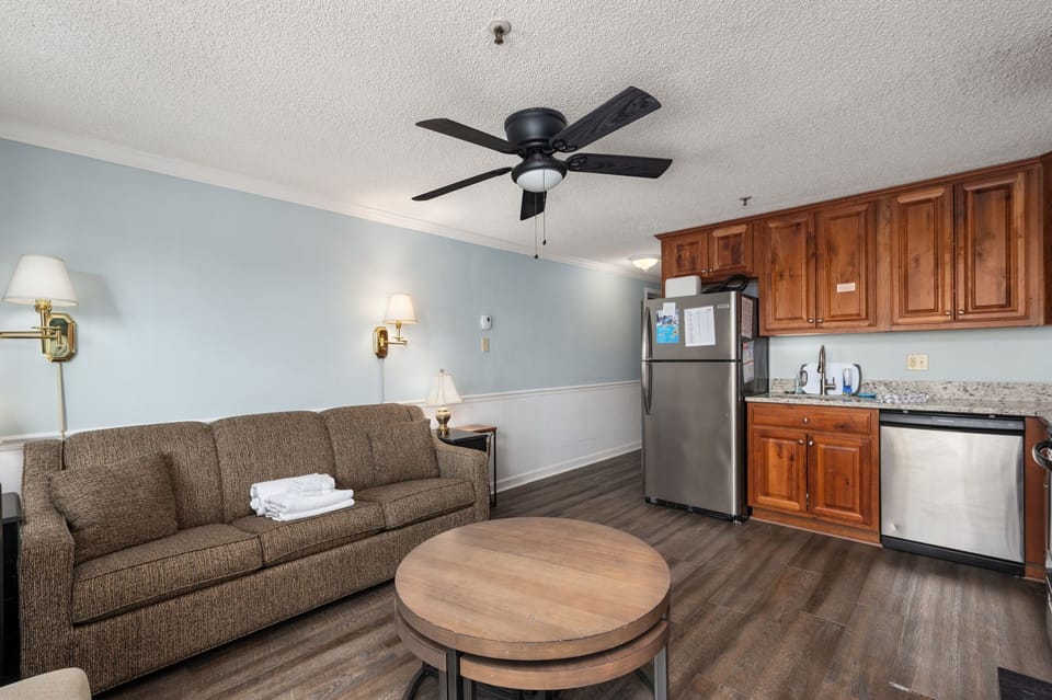 The perfect space for entertaining guests.   Guest Review From Tod Trumpower: "This was a fantastic place! By far the best unit we’ve stayed in within Mountain Lodge. It’s updated, spotless, and has ideal sleeping arrangements. Will stay again!"