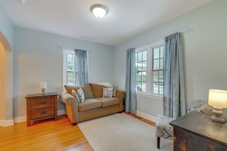 Jonesborough Vacation Rental | 2BR | 1BA | 750 Sq Ft | Steps Required