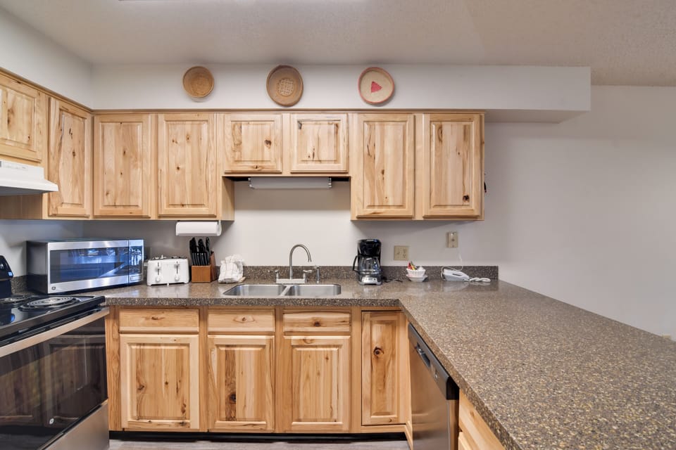Kitchen | Main Level