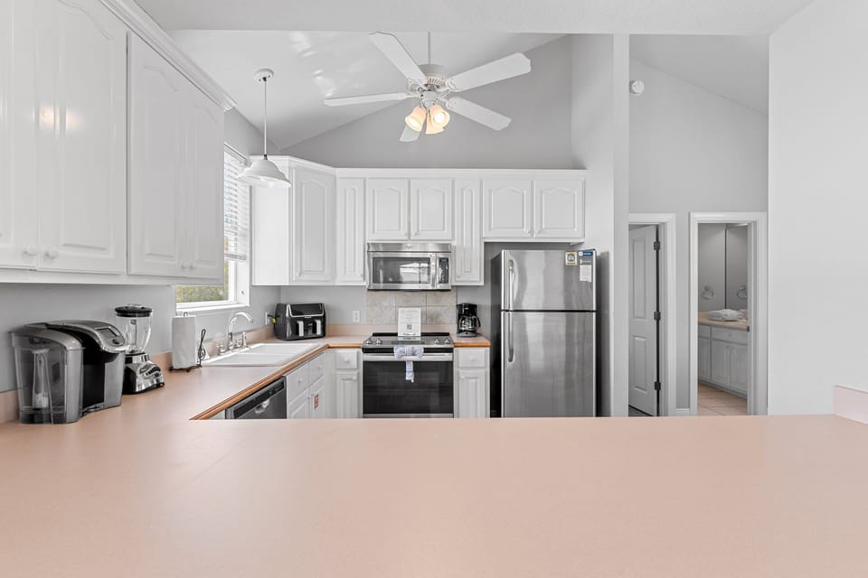 Equipped kitchen. 