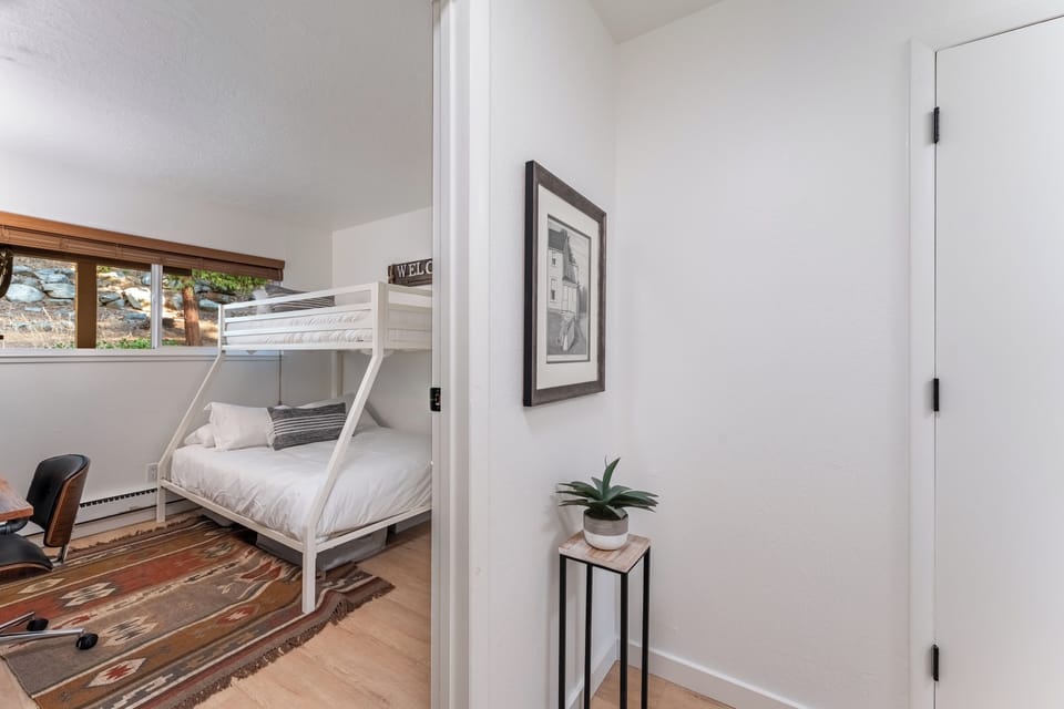 Bedroom 3 features a twin single bed over a full bed. (Tahoe Dreamin')
