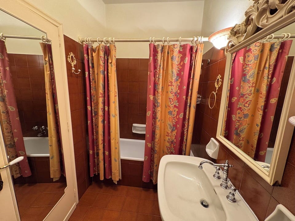 Flooring, Wood, Floor, Plumbing Fixture, Interior Design, Brown, Bathroom Sink, Bathroom, Plumbing, Sink
