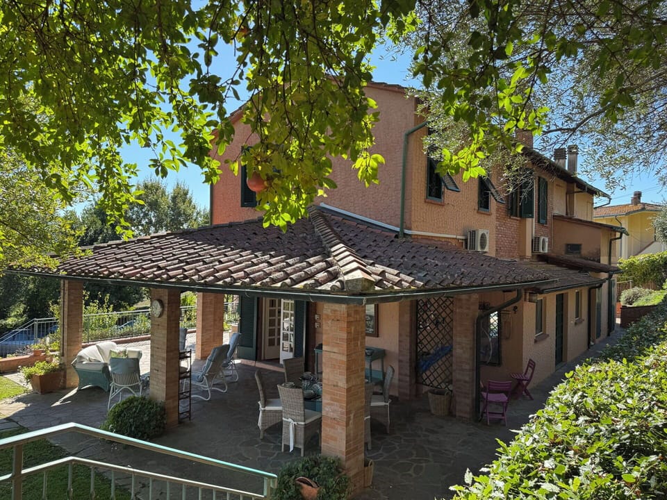 House, Home, Roof, Cottage, Shade, Porch, Estate, Outdoor Structure, Chair, Balcony