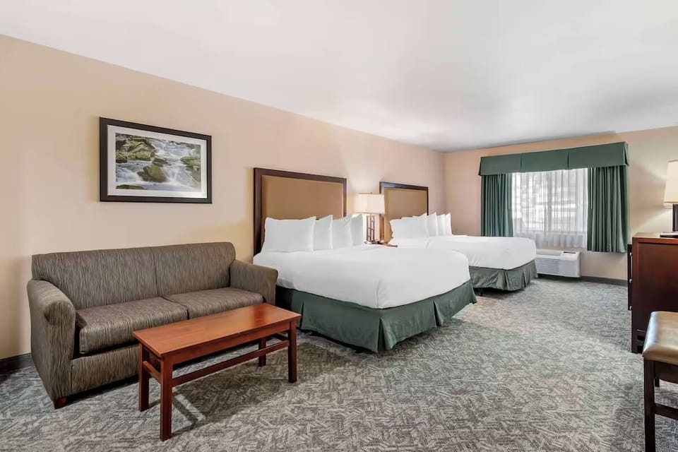 Unit with 2 Queen size beds