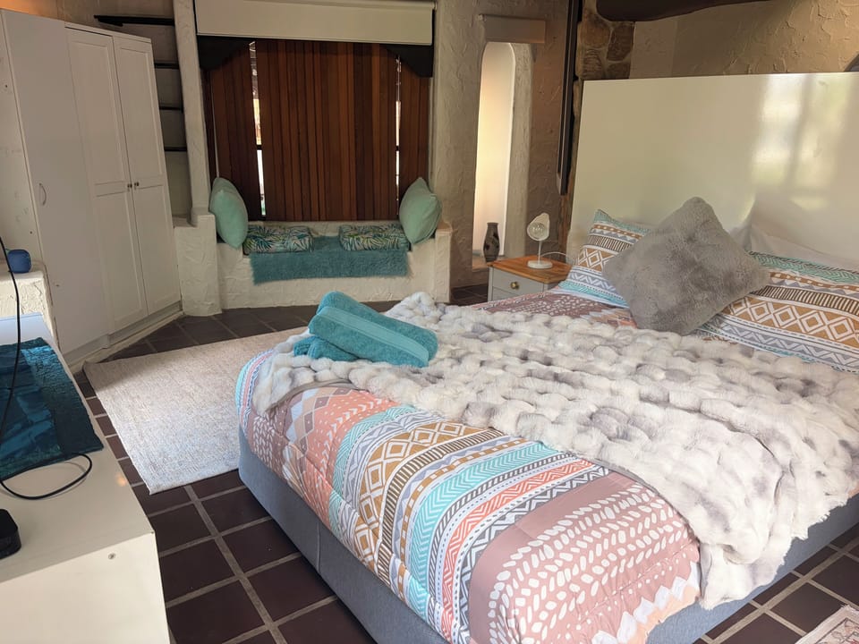 Bedroom with Queen bed