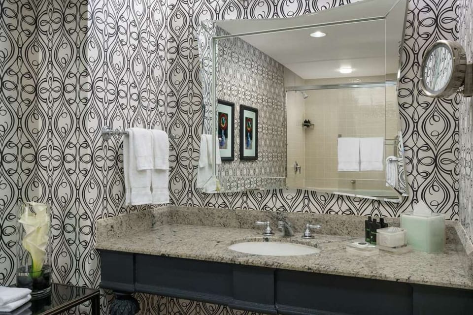 Private Bathroom Suite