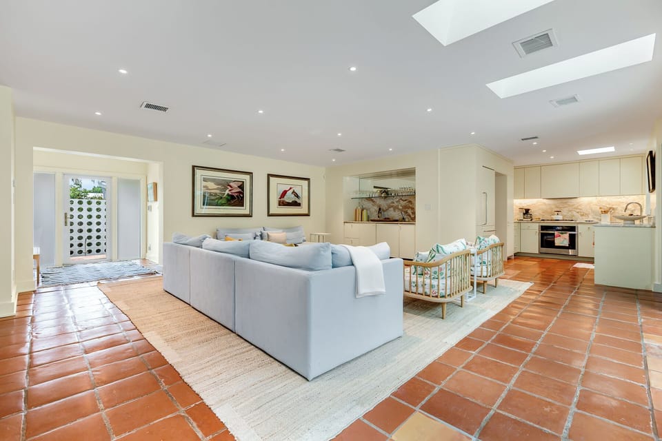 Spacious living room