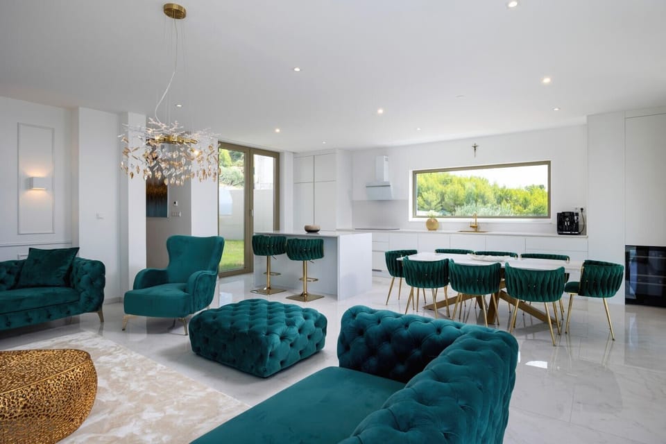 The ground floor combines the spacious living room, stylish dining area, and fully equipped modern kitchen.