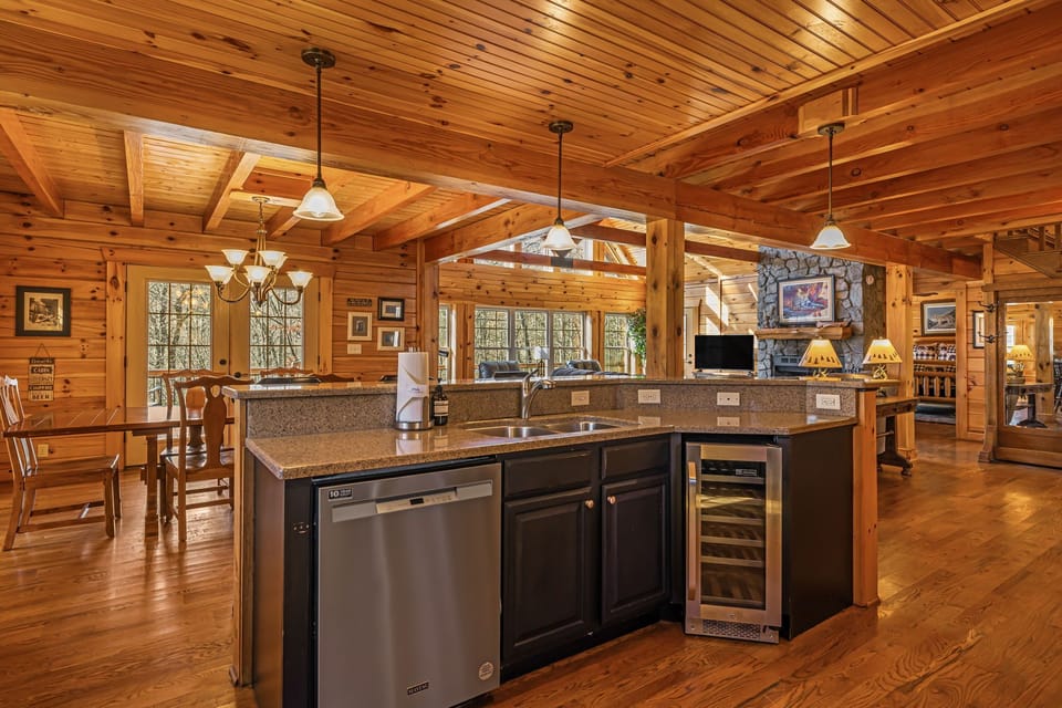 Fully Equipped Kitchen w/ Stainless Steel Appliances