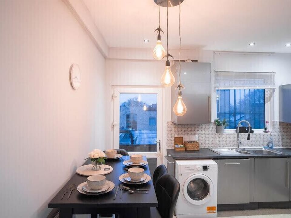 Chic Dining
