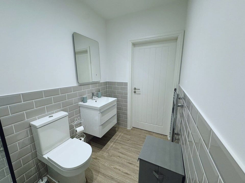 Bright Modern Bathroom