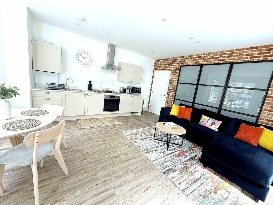 Bright and Spacious Living Area