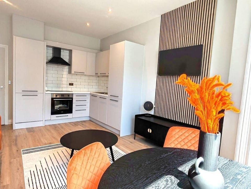 Bright and Inviting Dining Area