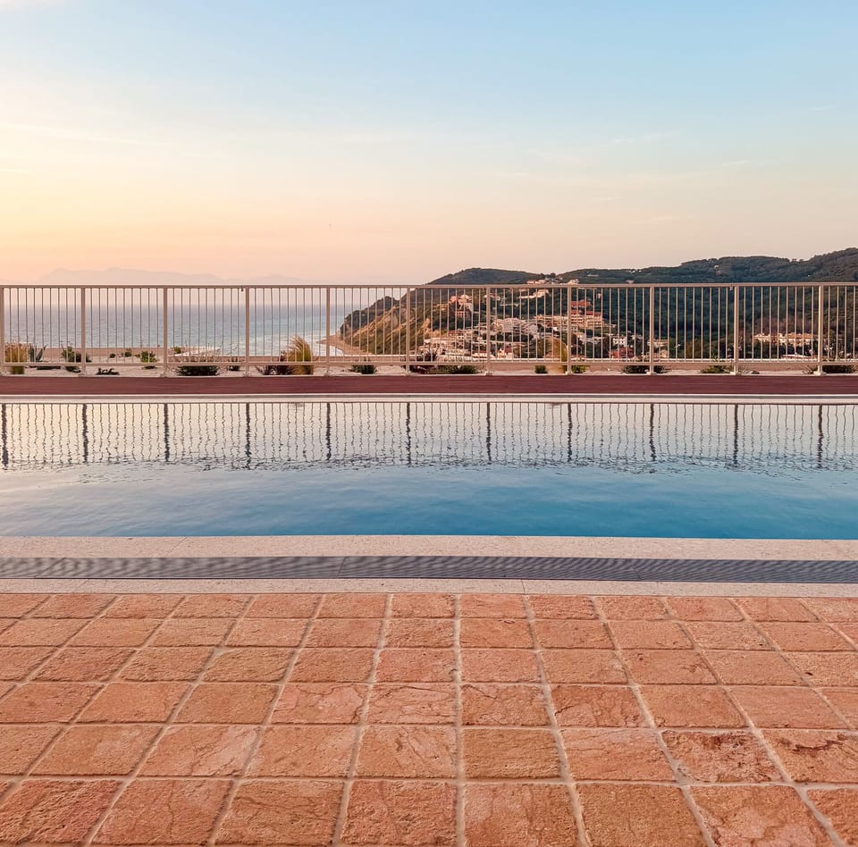 Pool And View