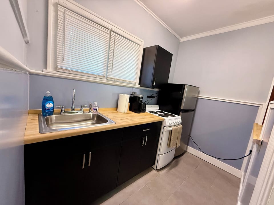 Kitchen - microwave/toaster/Keurig provided