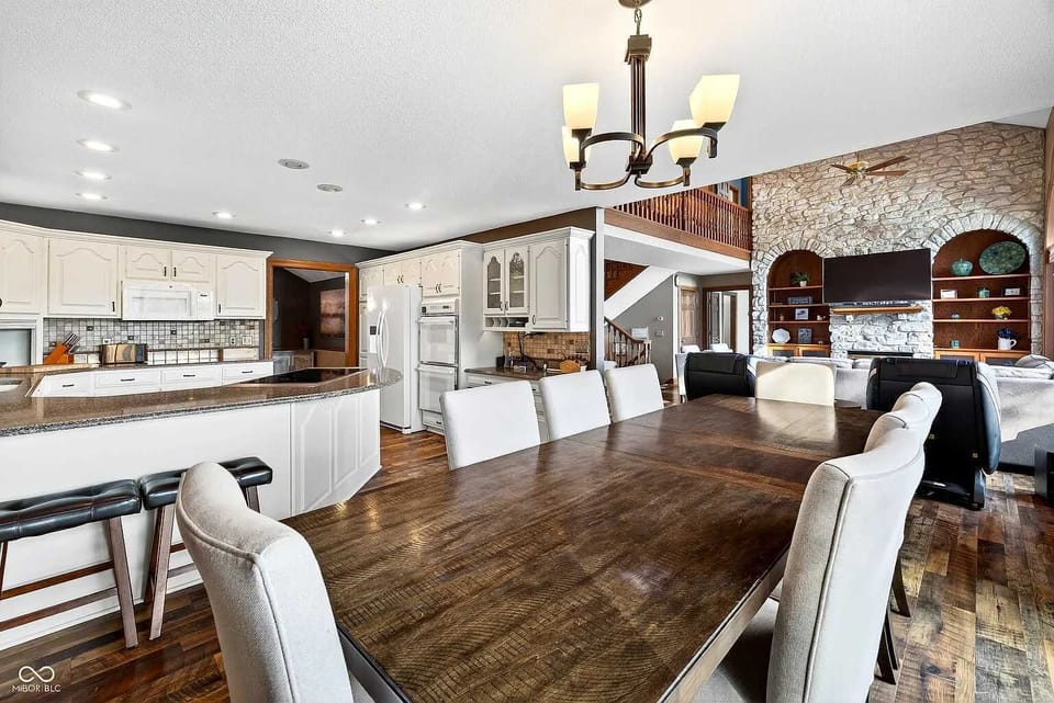 Spacious dining space!