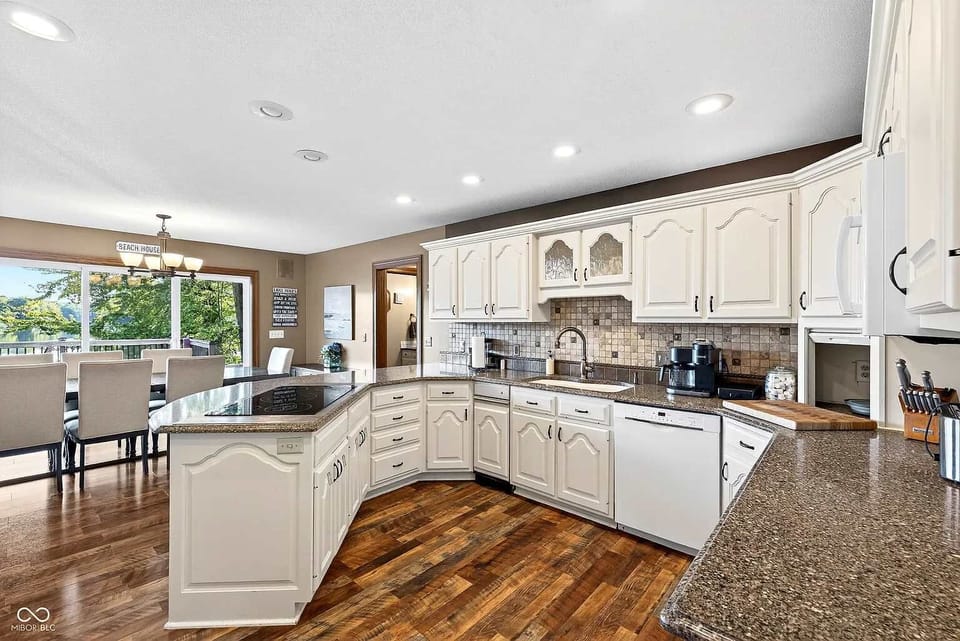 Fully stocked kitchen awaits!