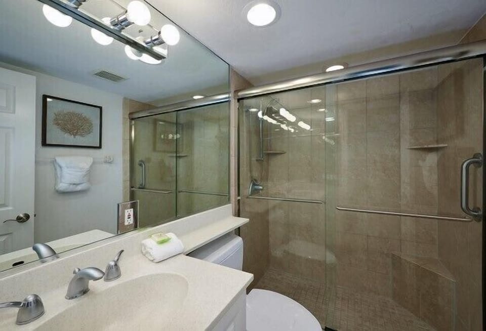T42 Hall Bath New