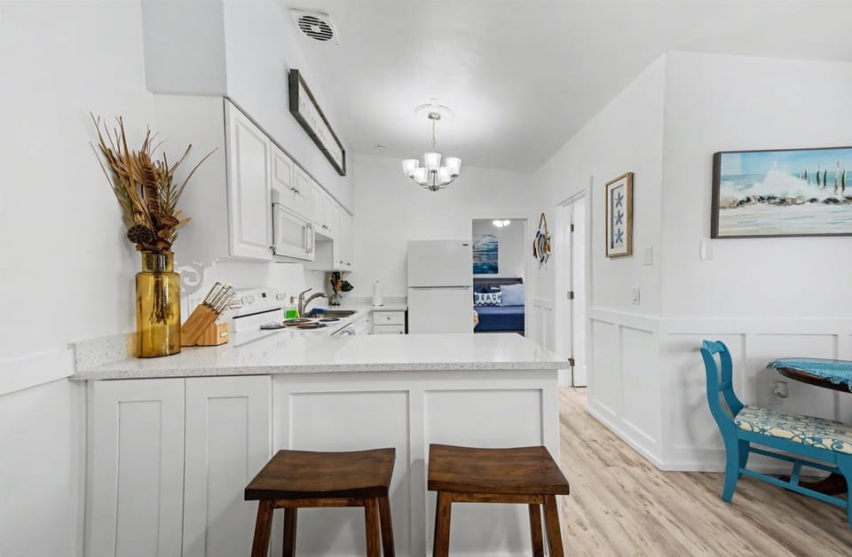 Bar seating & dining nook! Maximize your small-space living.
