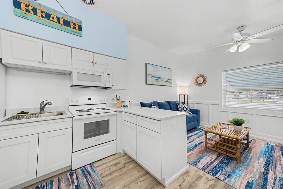 Comfortable beach-style living room with modern finishes