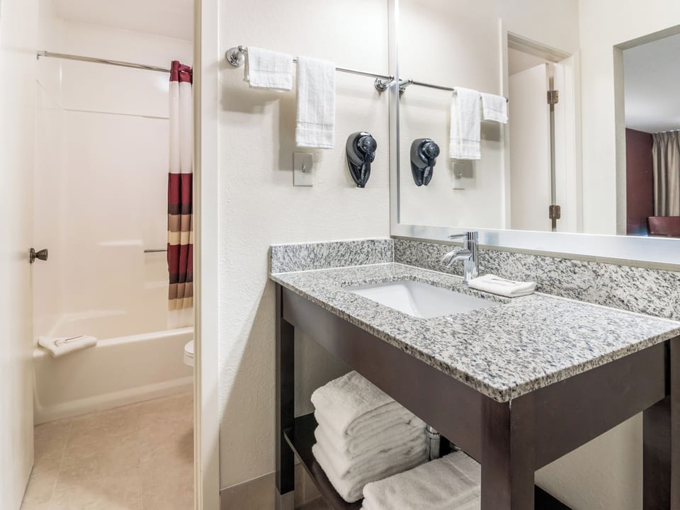Refresh easily with a spotless vanity and fresh towels ready.