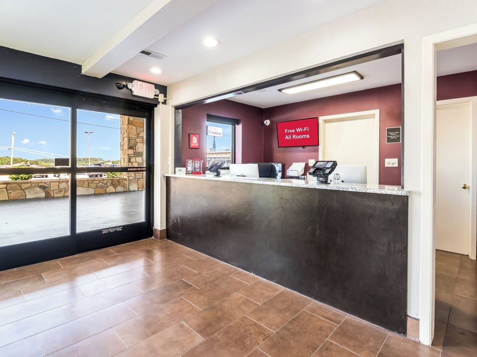 Arrive smoothly and check in fast at the welcoming desk.