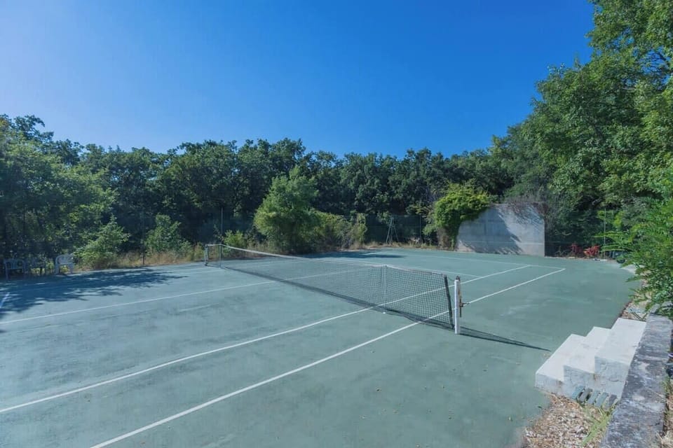 Sport court