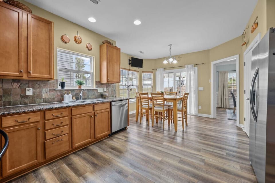Open dining and kitchen area — seats the entire family