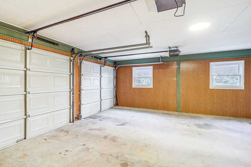 Parking | Garage (2 Vehicles) | Driveway (4 Vehicles)