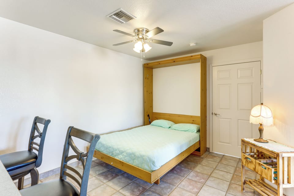 Studio | Queen Murphy Bed