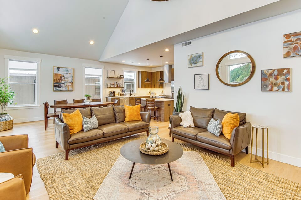 Living Room | 1st Floor | Smart TV | Fireplace