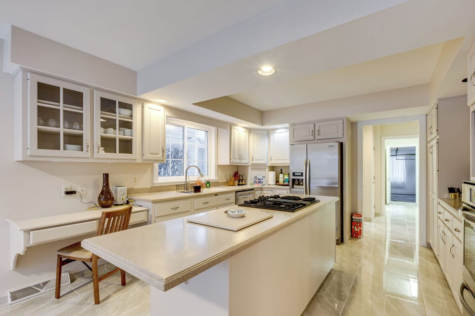 Kitchen | Keurig Coffee Maker | Dishwasher | Blender | 1st Floor