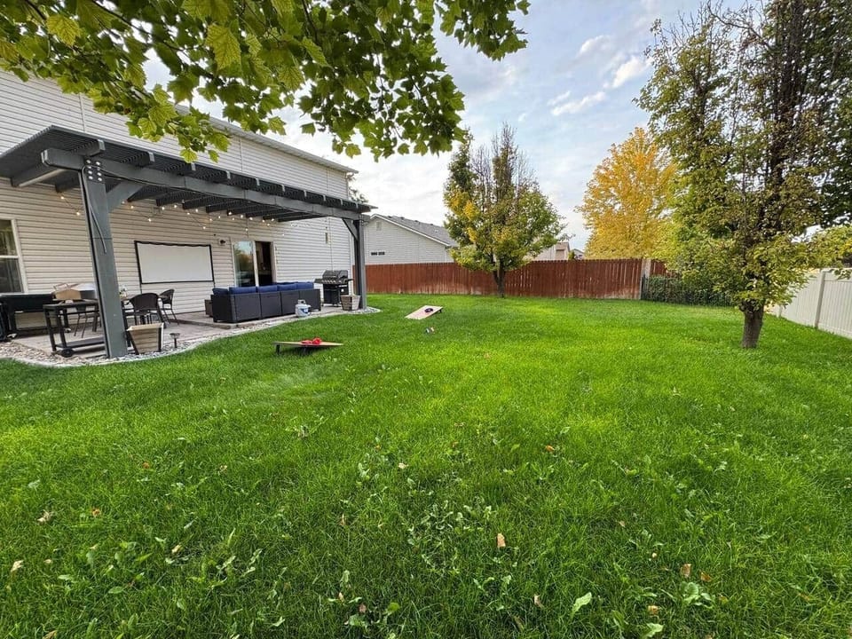 Spacious backyard for yard games 