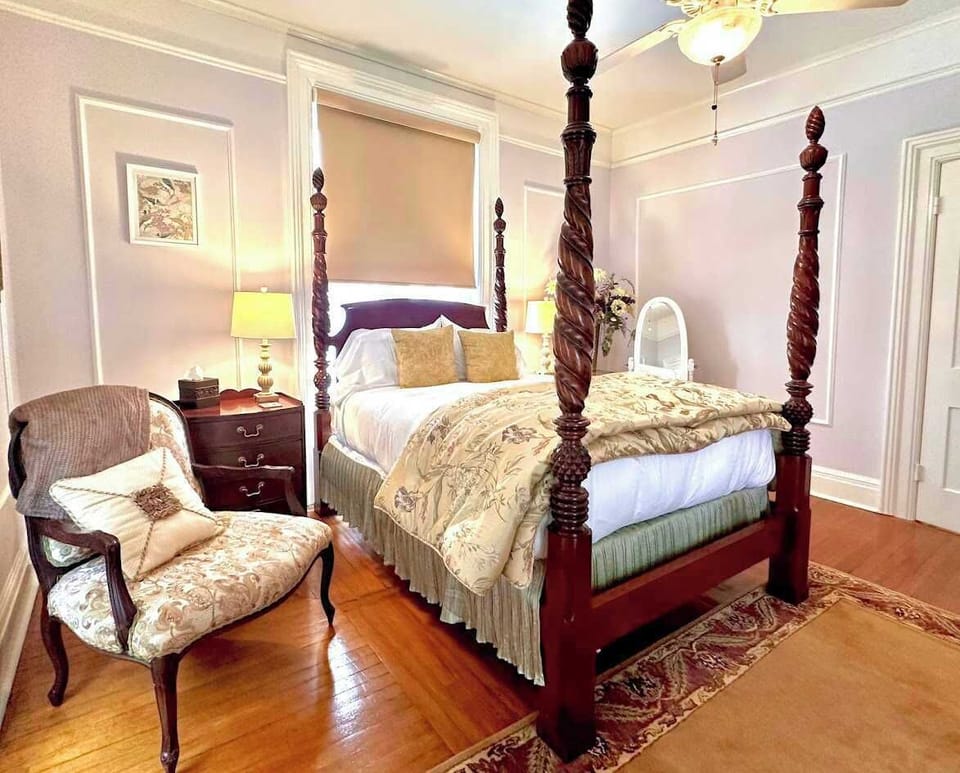 Wisteria Suite Bedroom